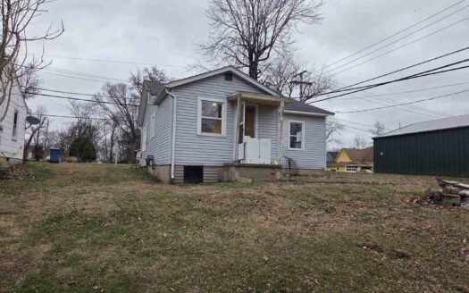 107 W Carpenter Street, Mcleansboro, IL