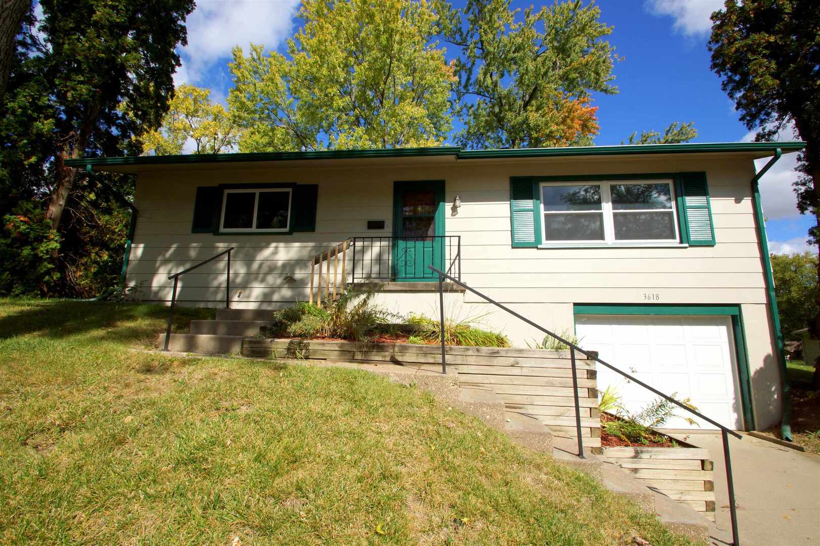 3618 Magnolia Court, Bettendorf, IA