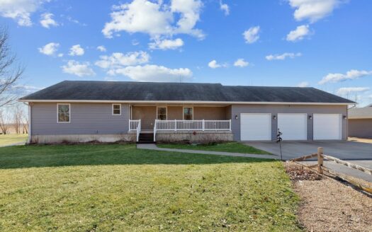 2849 262nd Street, Dewitt, IA