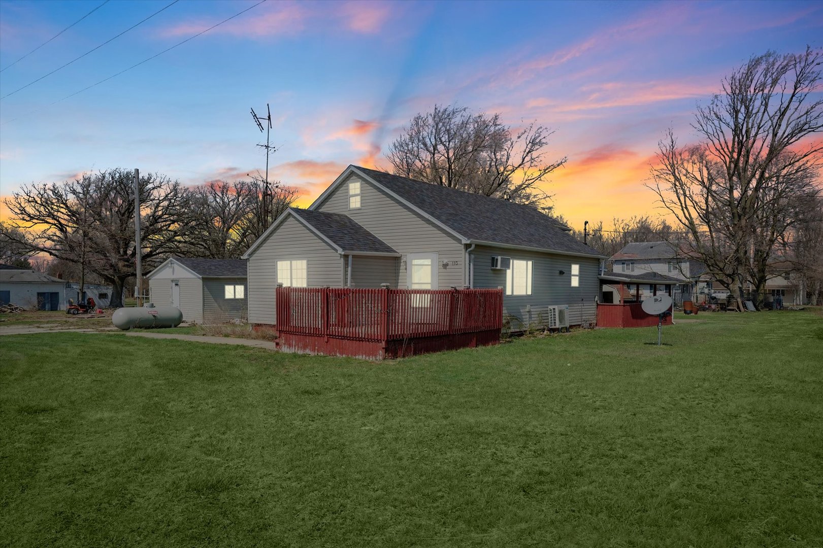 110 W State Route 54, Roberts, IL