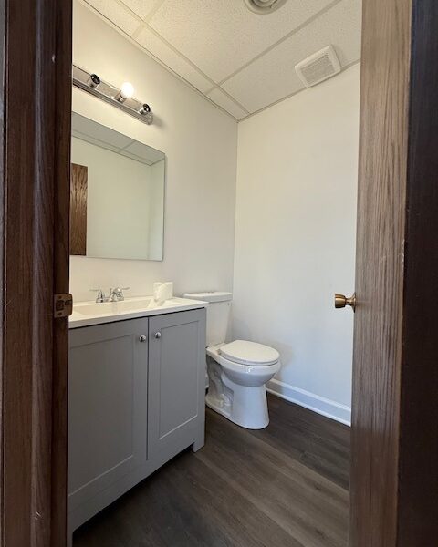 9849 N Gross Point Road, Skokie, IL