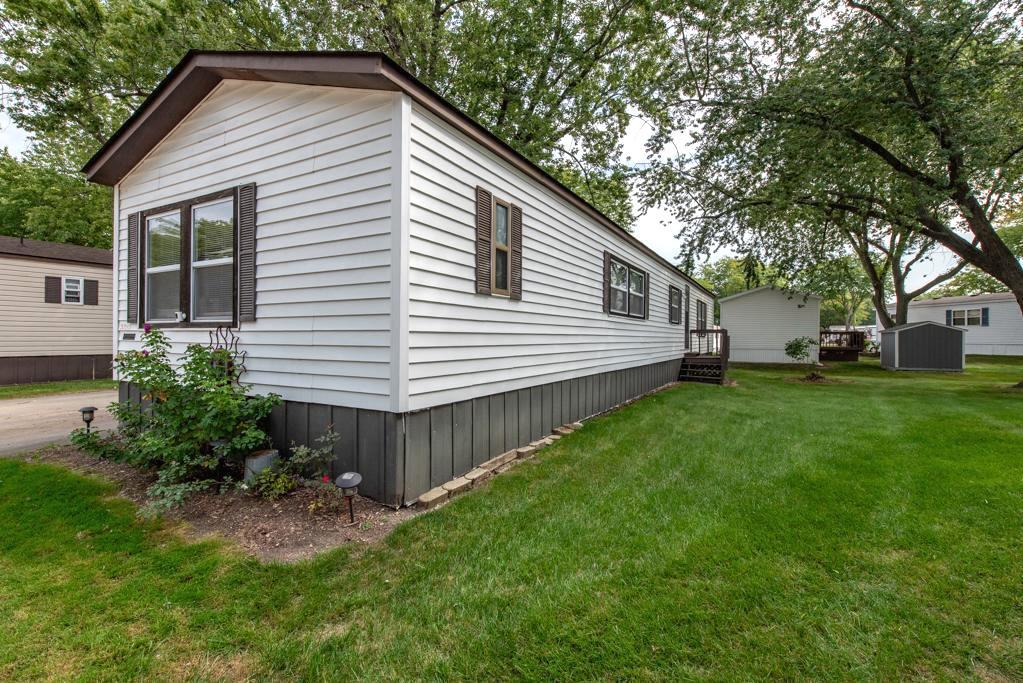 3285 Meadow Drive, Park City, IL