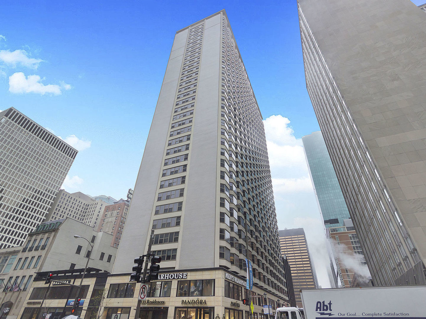 535 N Michigan Avenue #1705, Chicago, IL