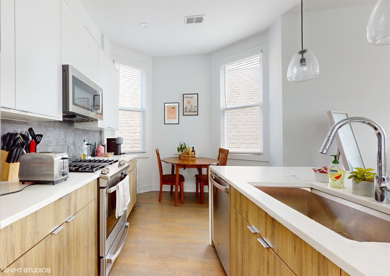 2120 W BELMONT Avenue, Chicago, IL