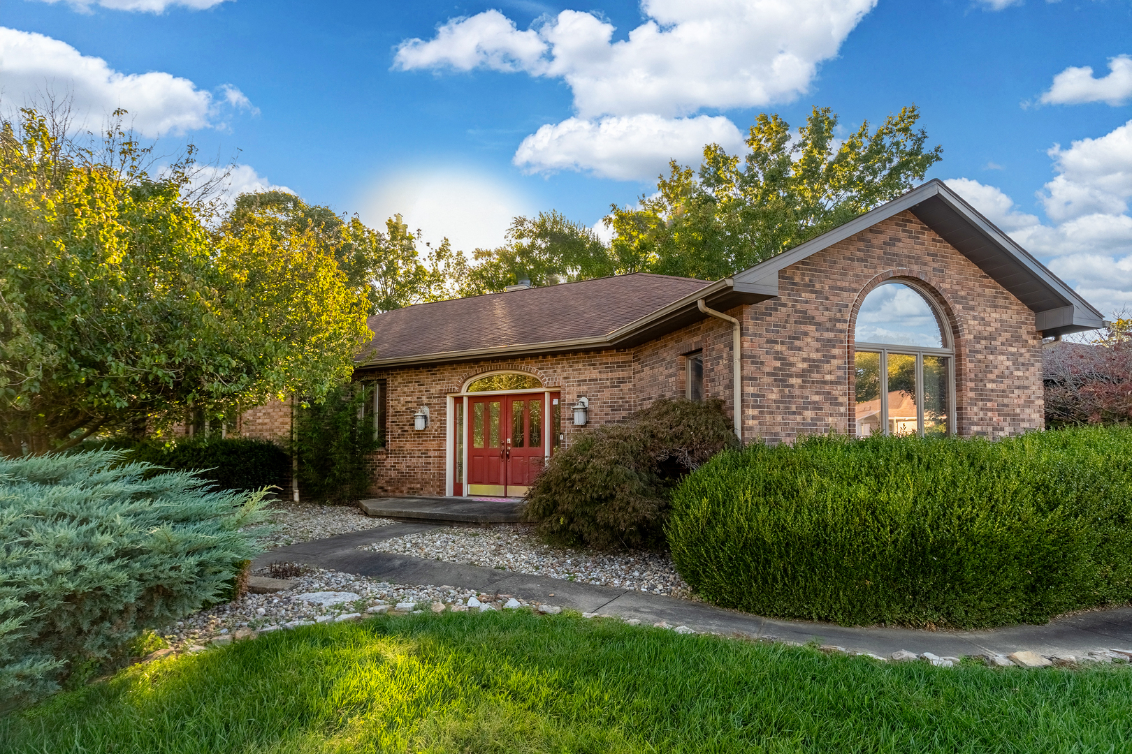 600 Deer Lake Drive, Carbondale, IL