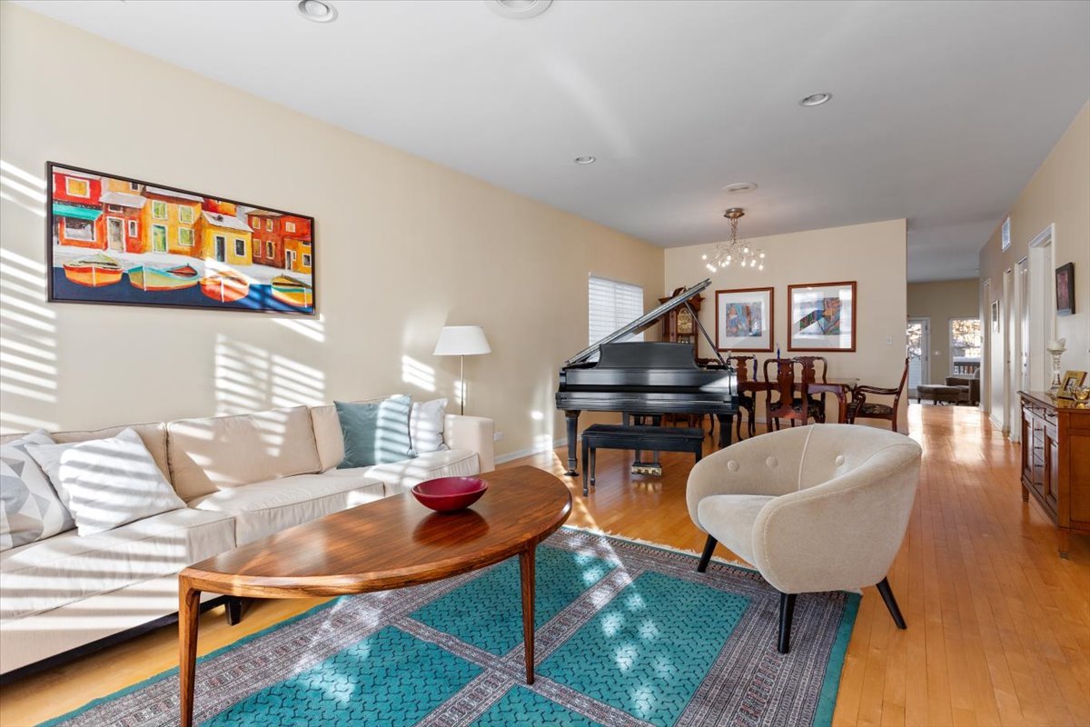 332 W Goethe Street, Chicago, IL