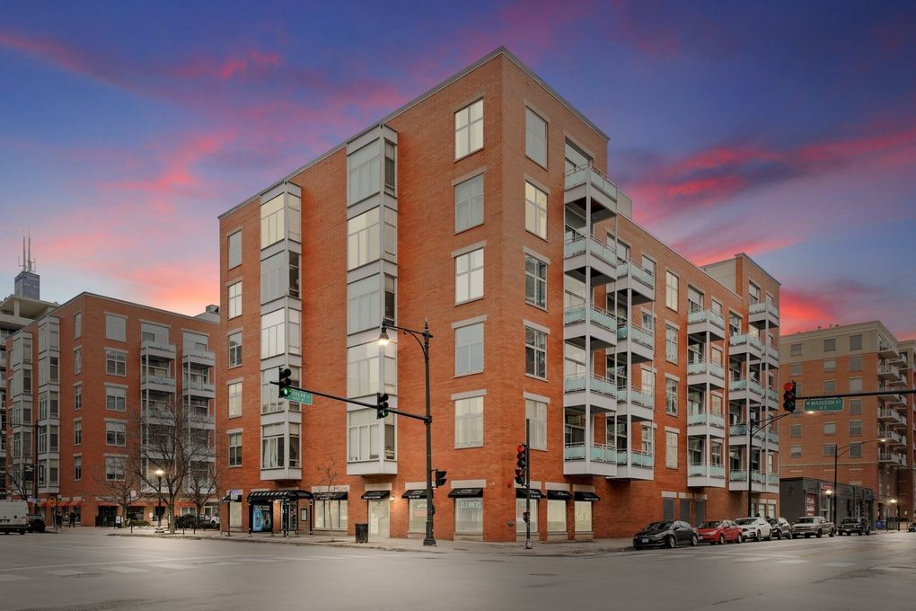 949 W Madison Street #307, Chicago, IL