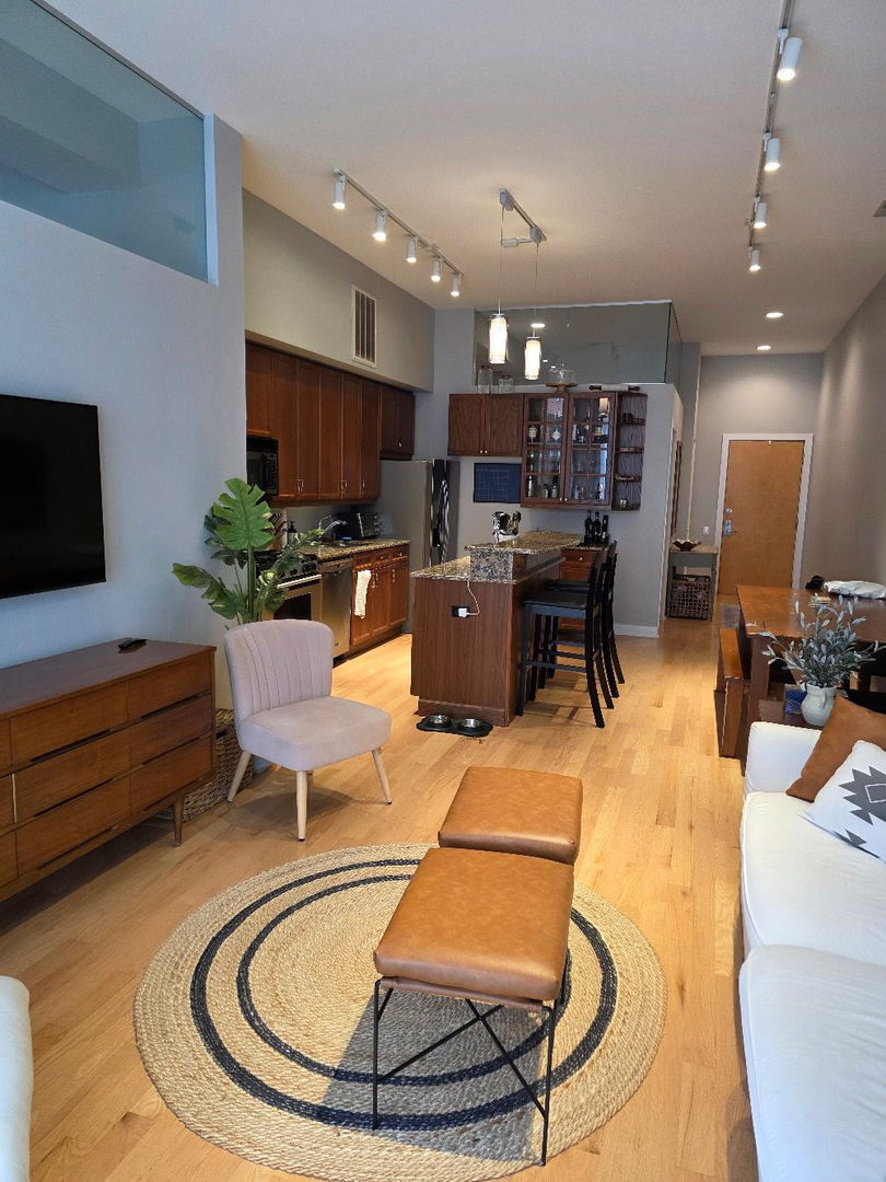 949 W Madison Street #307, Chicago, IL