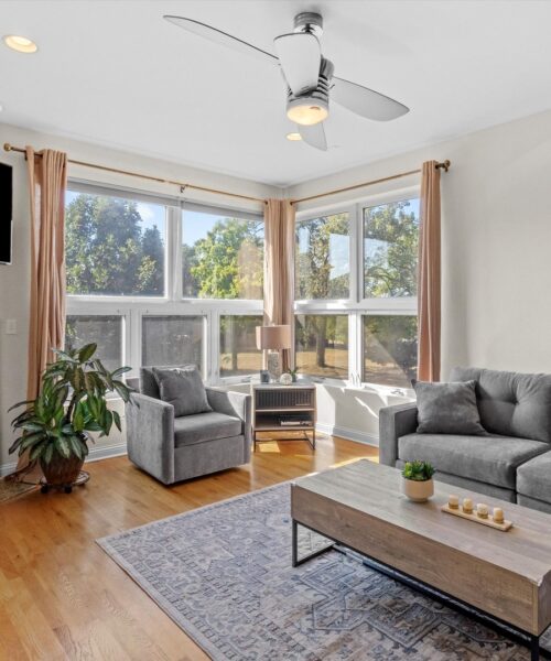 450 E Bowen Avenue #2W, Chicago, IL