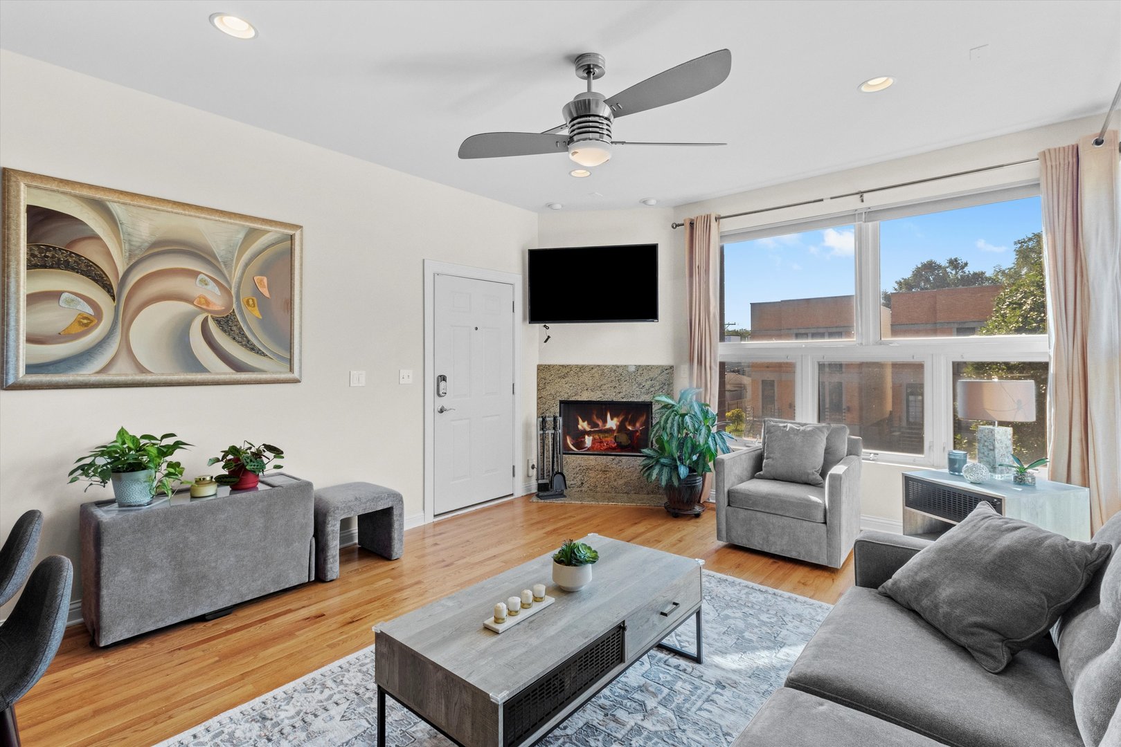 450 E Bowen Avenue #2W, Chicago, IL