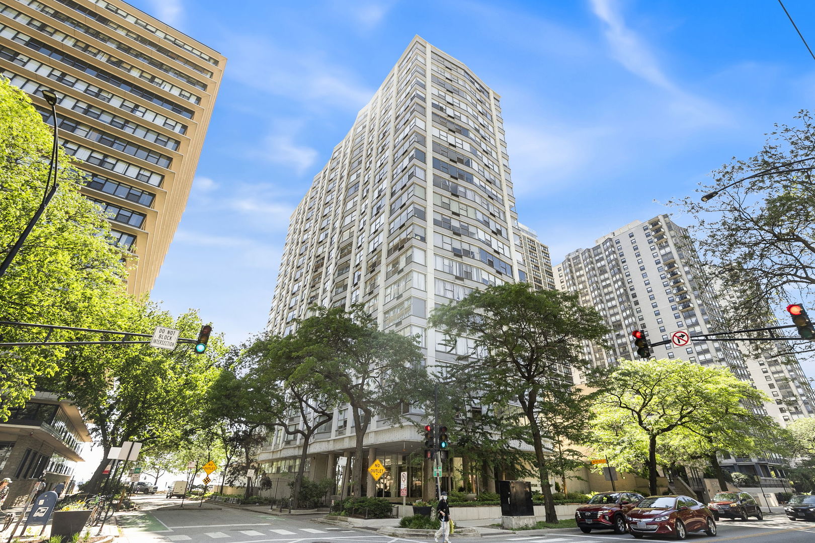 5757 N Sheridan Road #19B, Chicago, IL