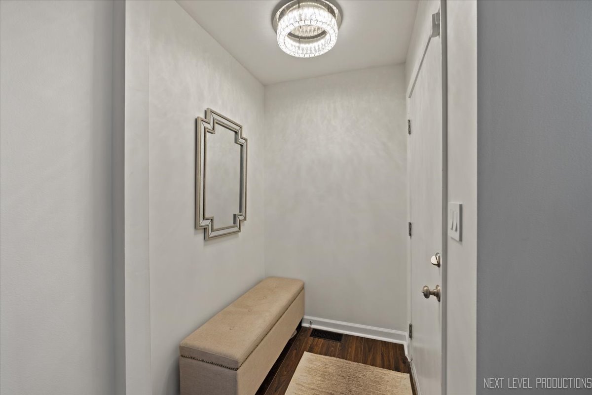 292 SHADOWBEND Drive #292, Wheeling, IL