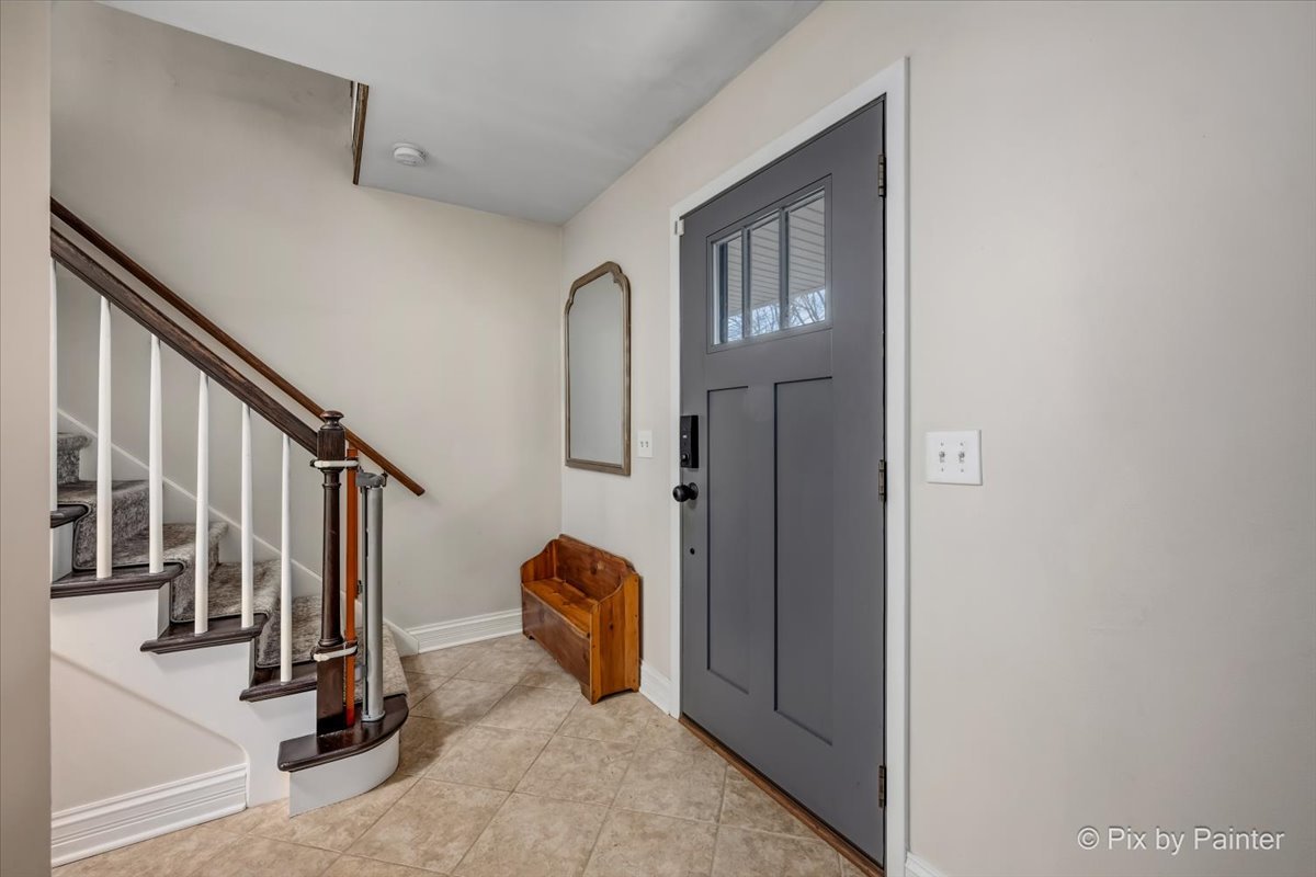 152 Walnut Drive, St. Charles, IL