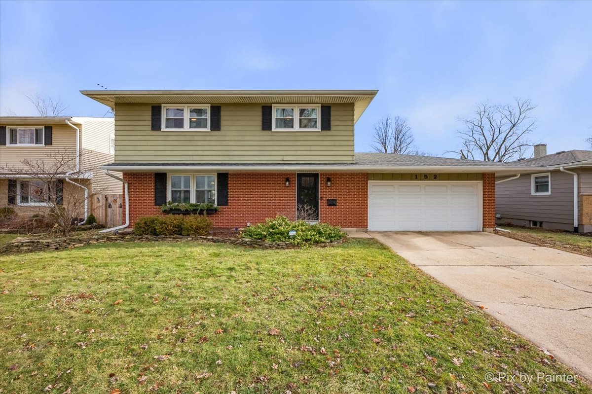 152 Walnut Drive, St. Charles, IL