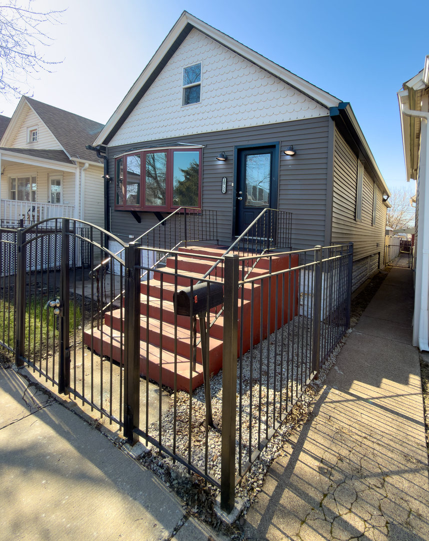 10726 S Mackinaw Avenue, Chicago, IL