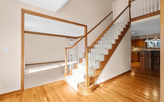 1007 Hollingswood Court, Naperville, IL