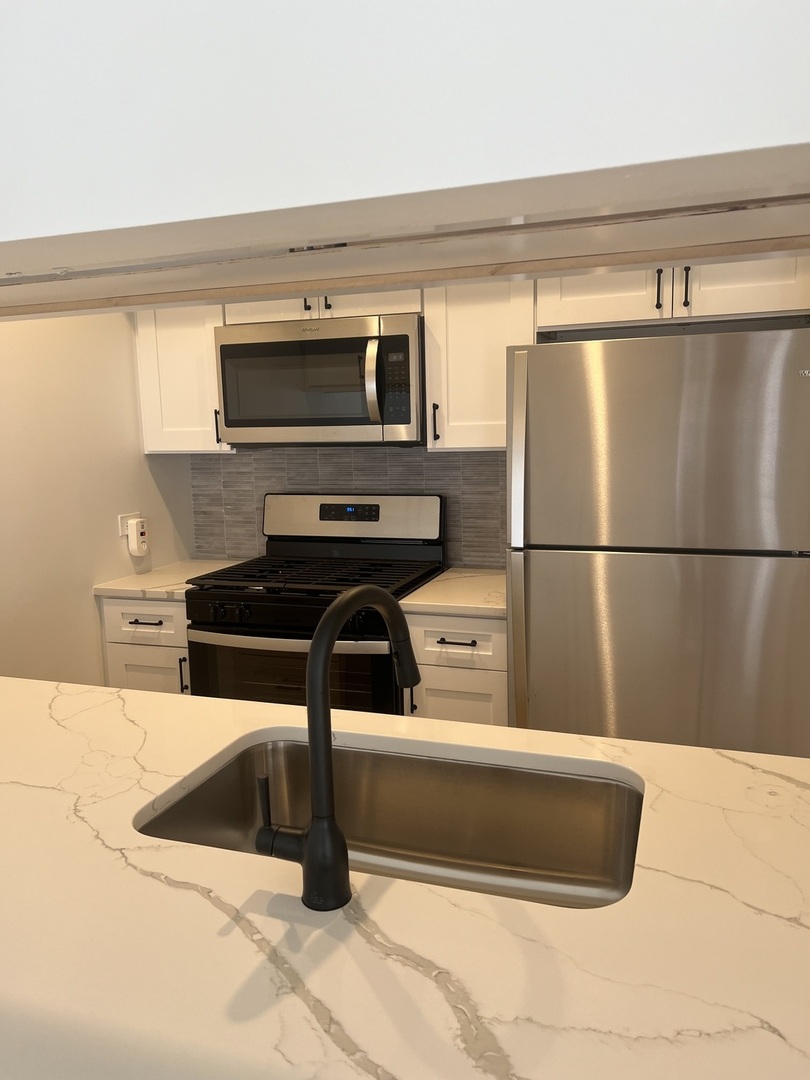 1146 Regency Drive, Schaumburg, IL