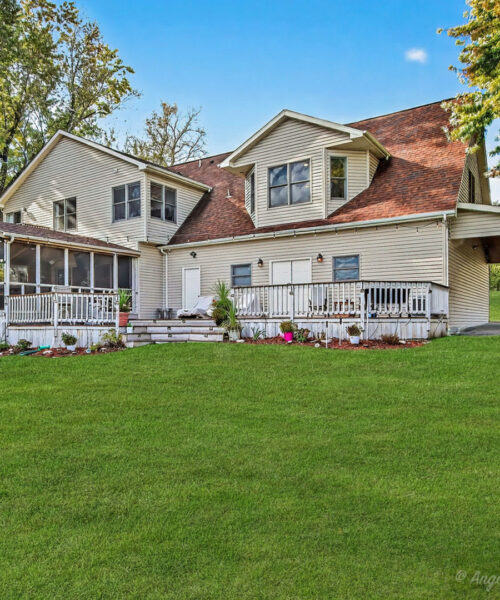 5012 W Lake Shore Drive, Wonder Lake, IL