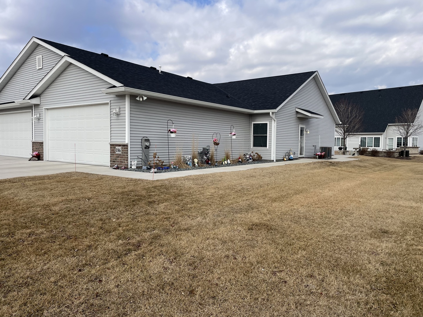 186 Beacon Harbor Circle #186, East Moline, IL