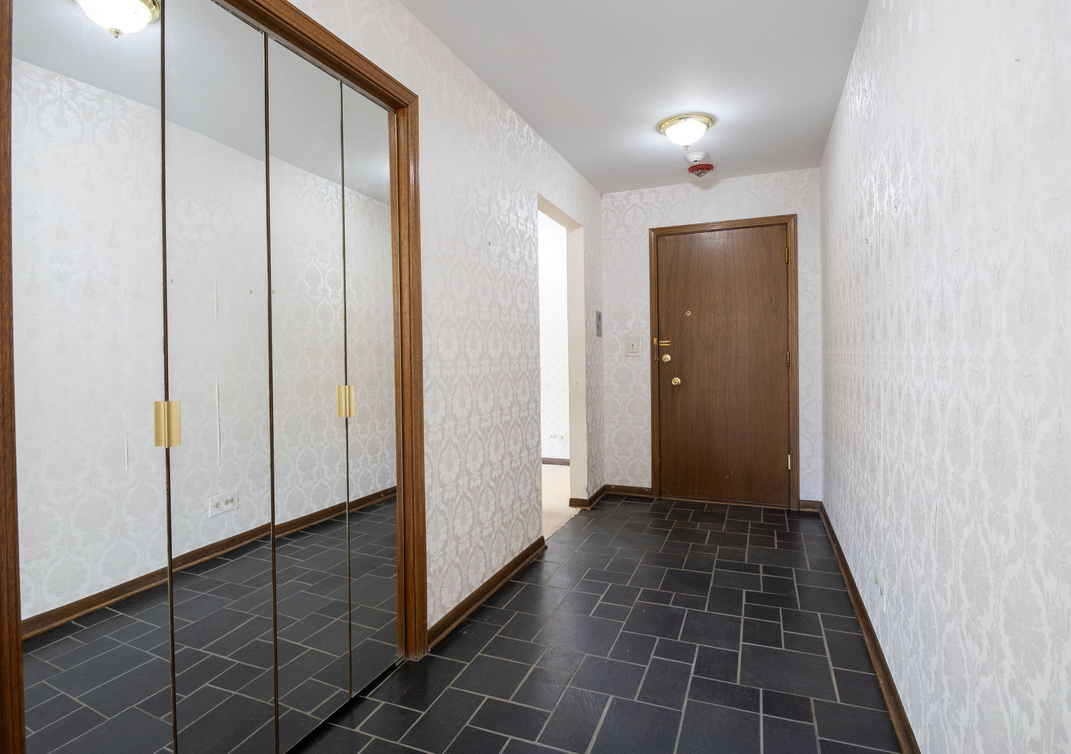 2500 Archbury Lane #1A, Park Ridge, IL