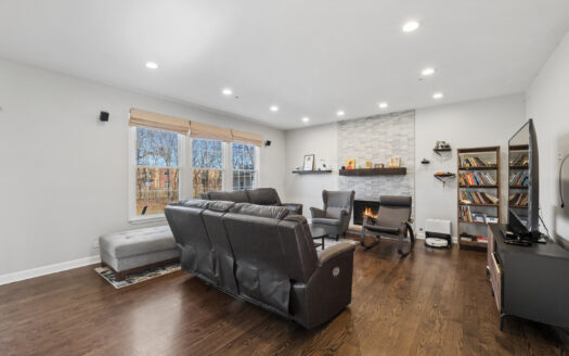 622 Oxford Court, Lindenhurst, IL