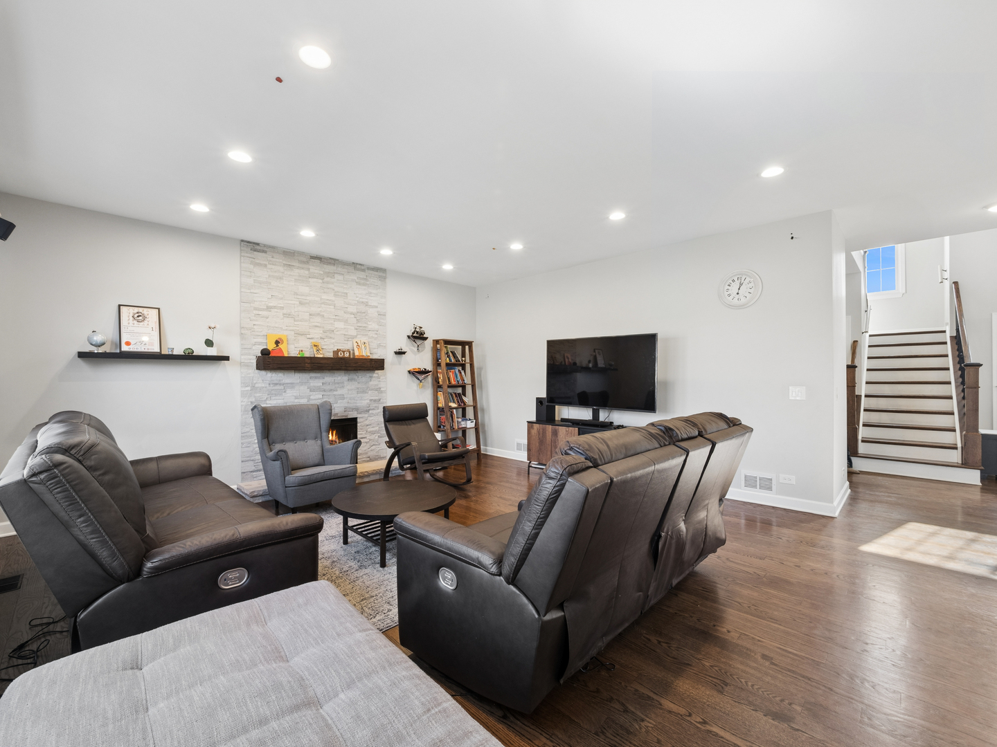 622 Oxford Court, Lindenhurst, IL