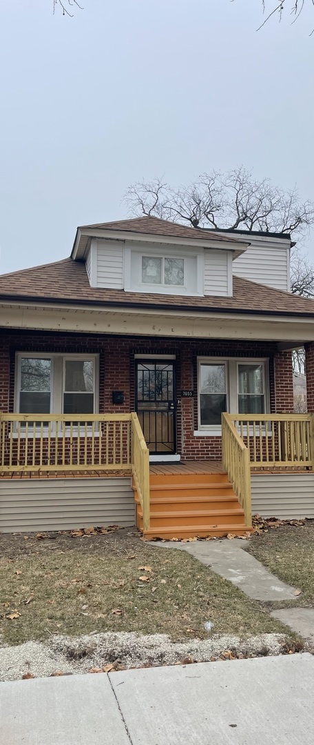 7655 S Clyde Avenue, Chicago, IL