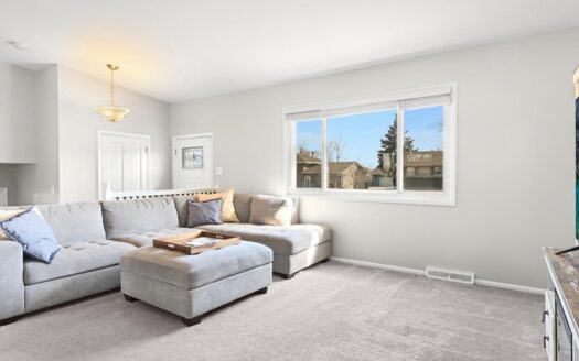 7854 Deerfield Avenue, Woodridge, IL