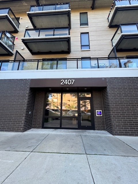 2407 W Eastwood Avenue #402, Chicago, IL