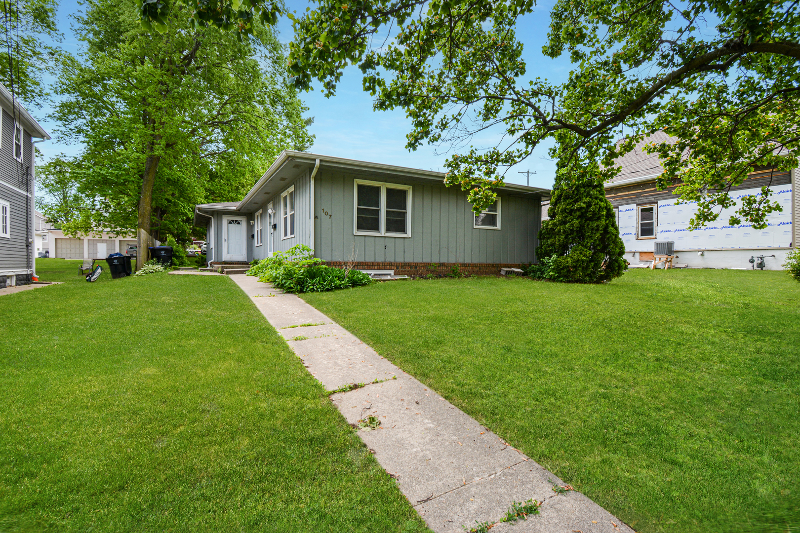 107 E Division Street, Bloomington, IL