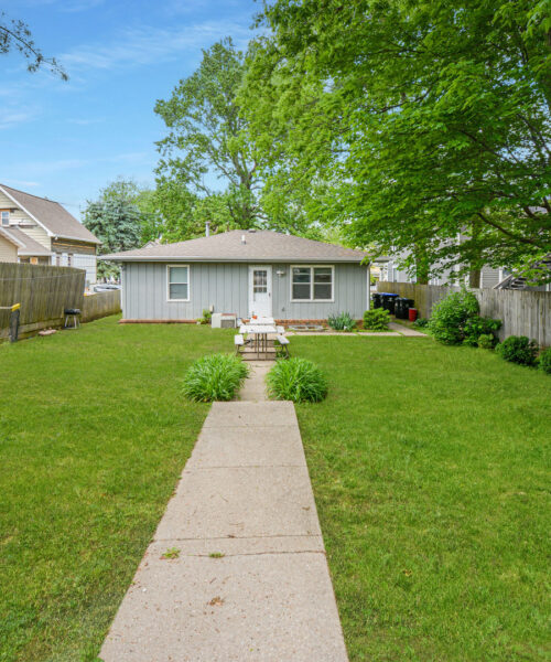 107 E Division Street, Bloomington, IL