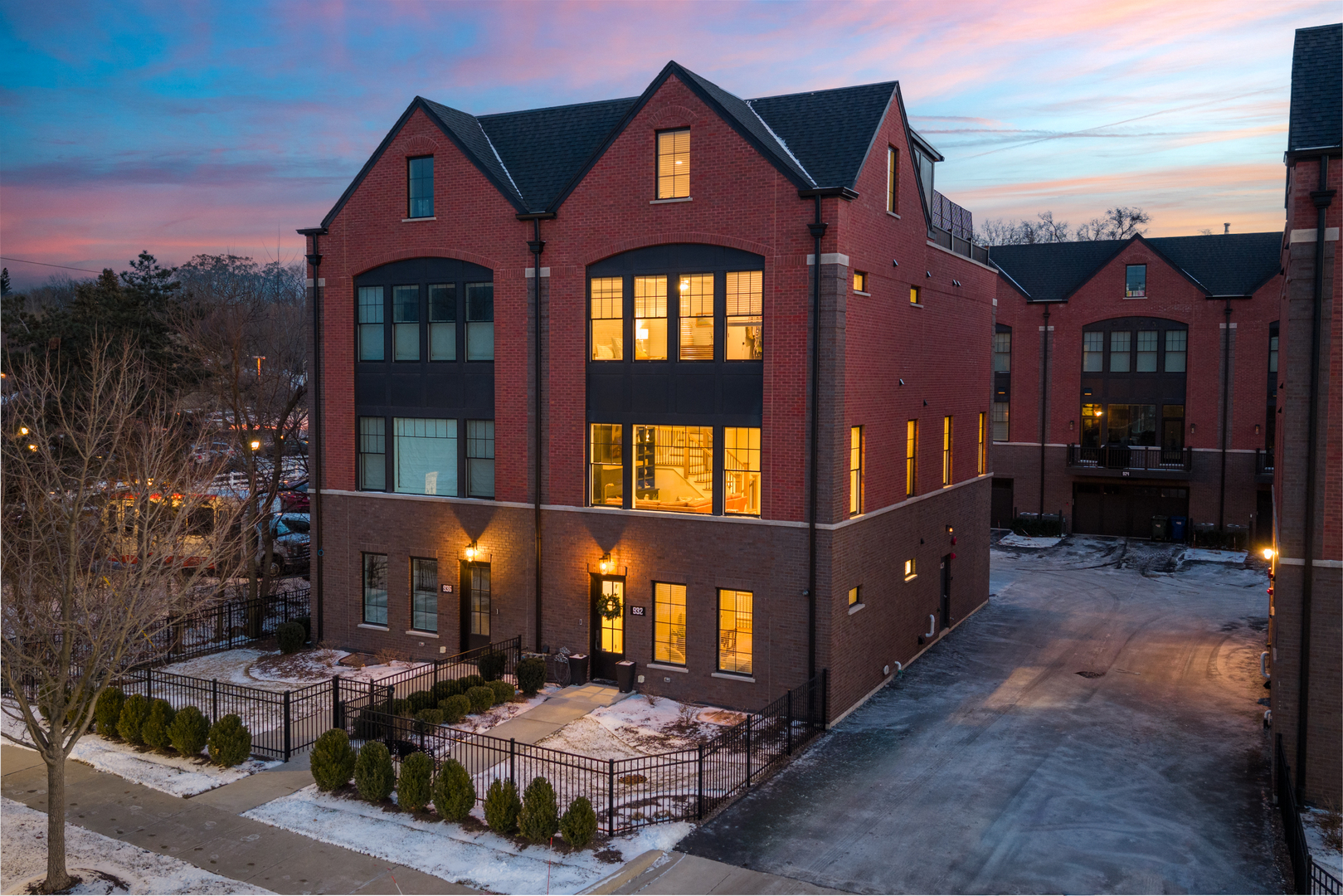 932 E Chicago Avenue, Naperville, IL