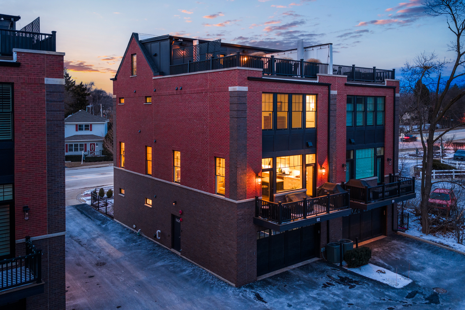 932 E Chicago Avenue, Naperville, IL