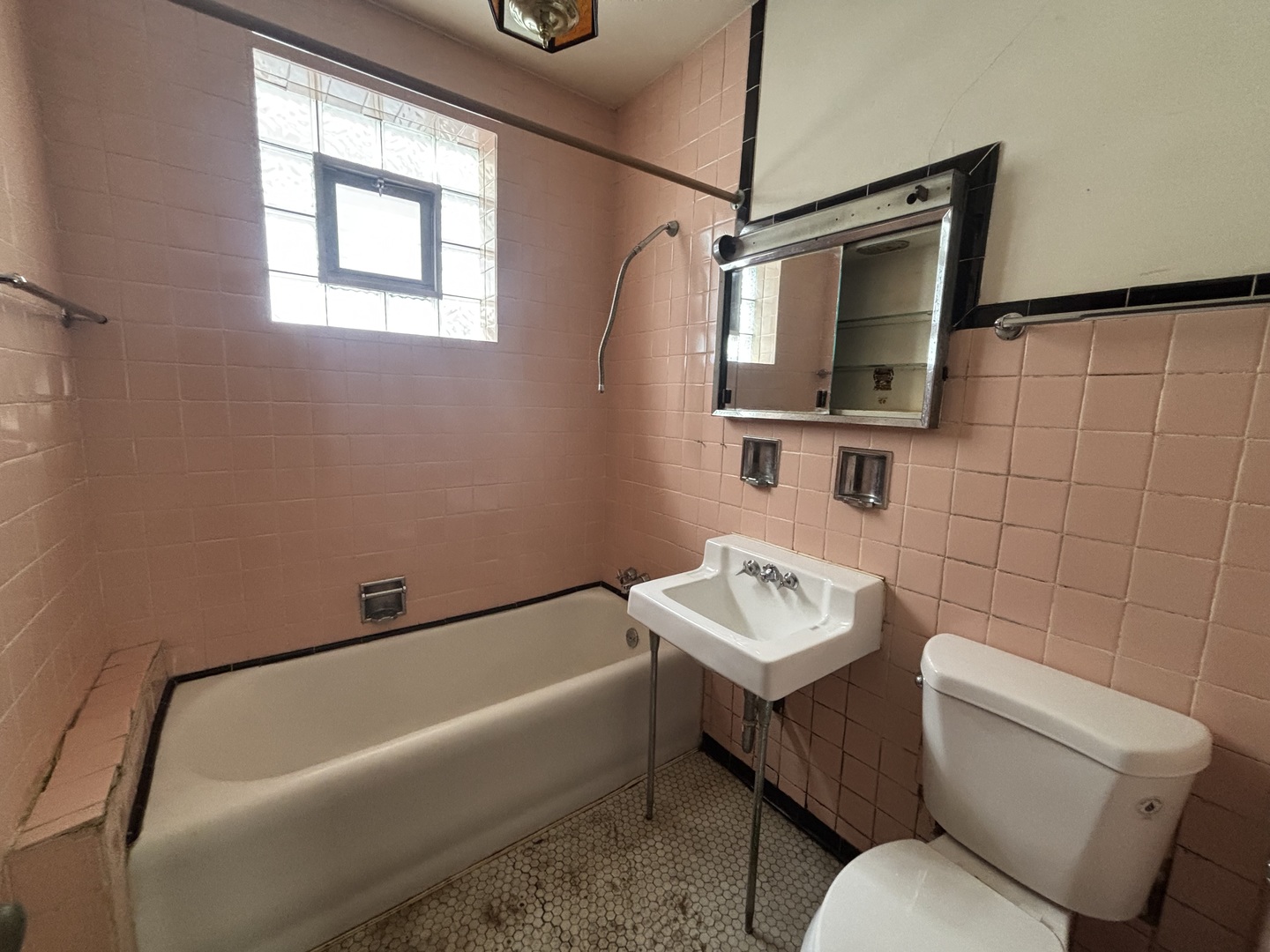 5641 W Patterson Avenue, Chicago, IL