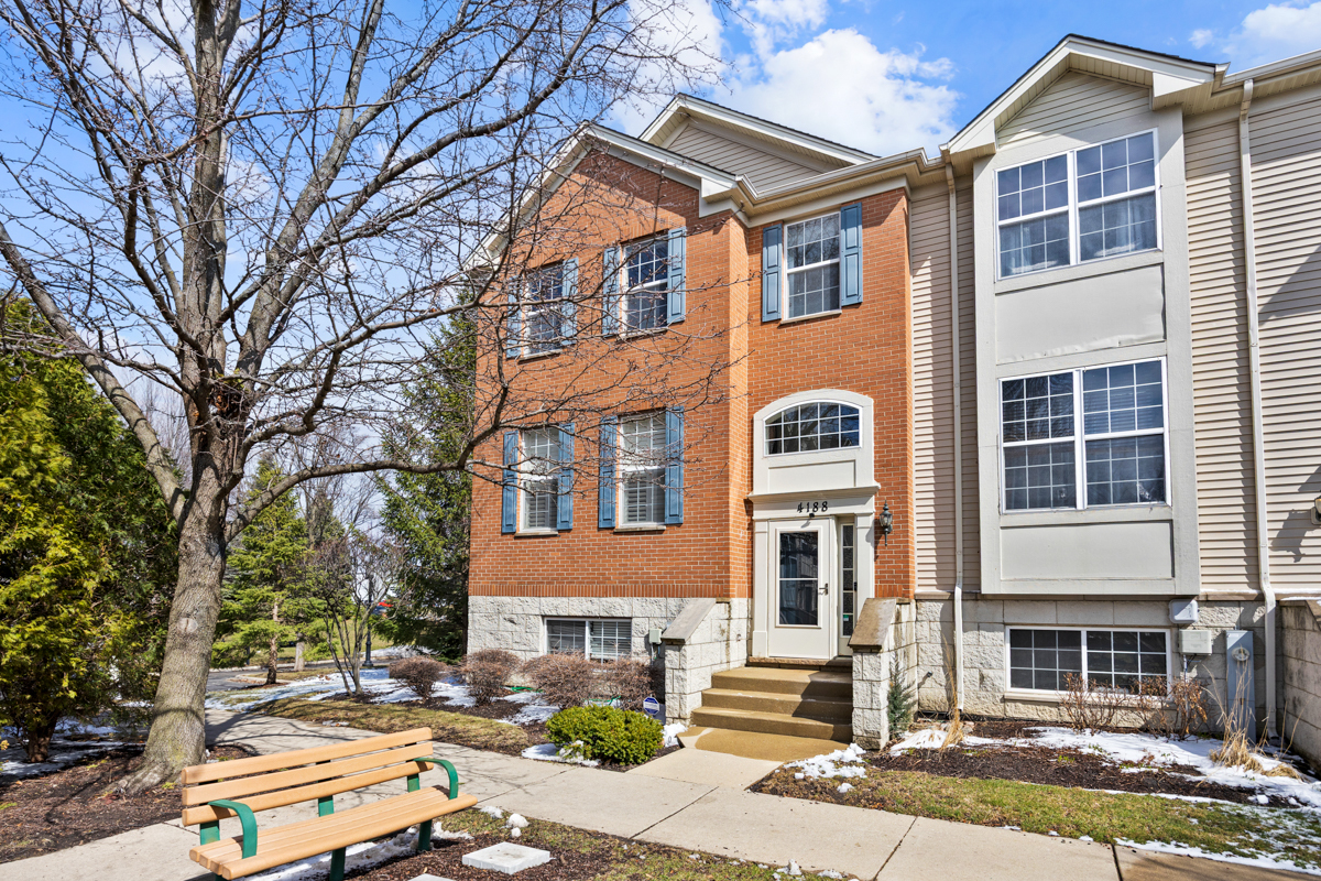 4188 Milford Lane, Aurora, IL