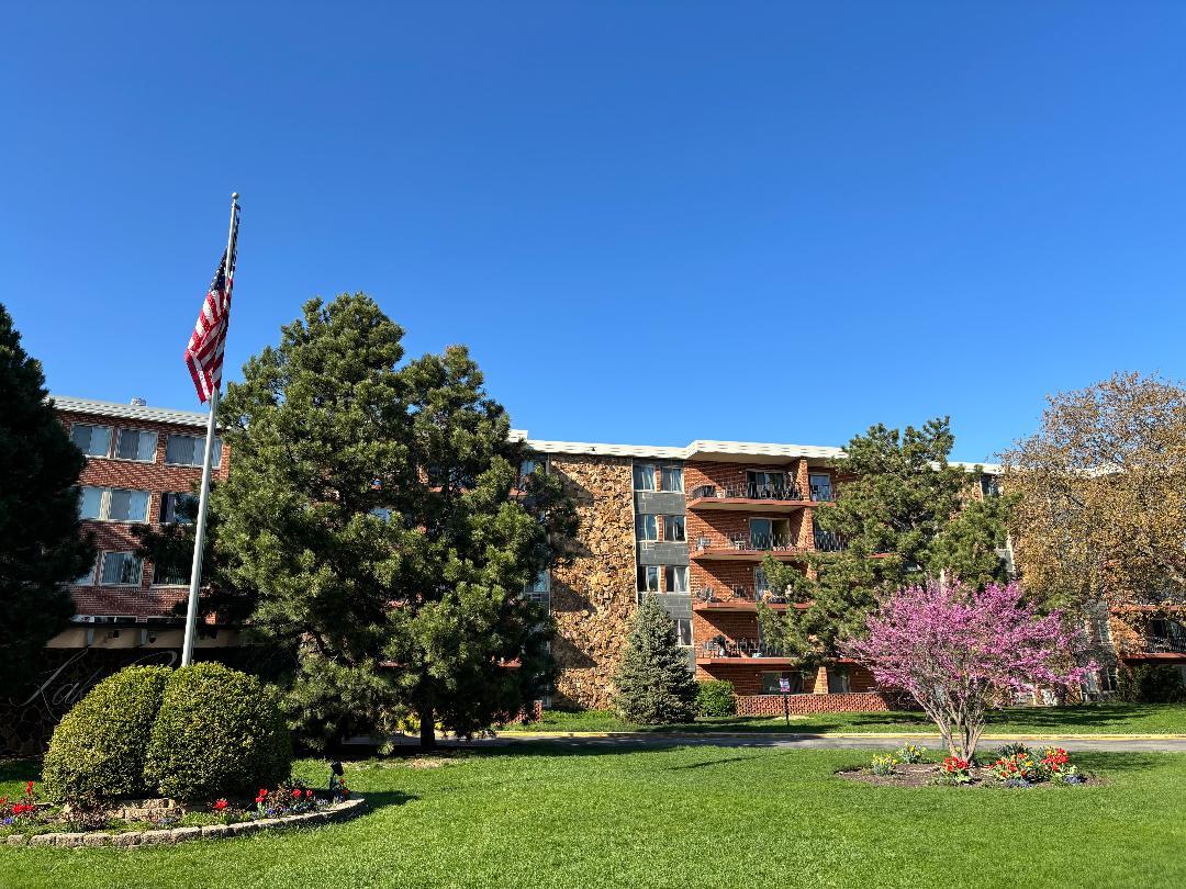 18 E Old Willow Road #419N, Prospect Heights, IL