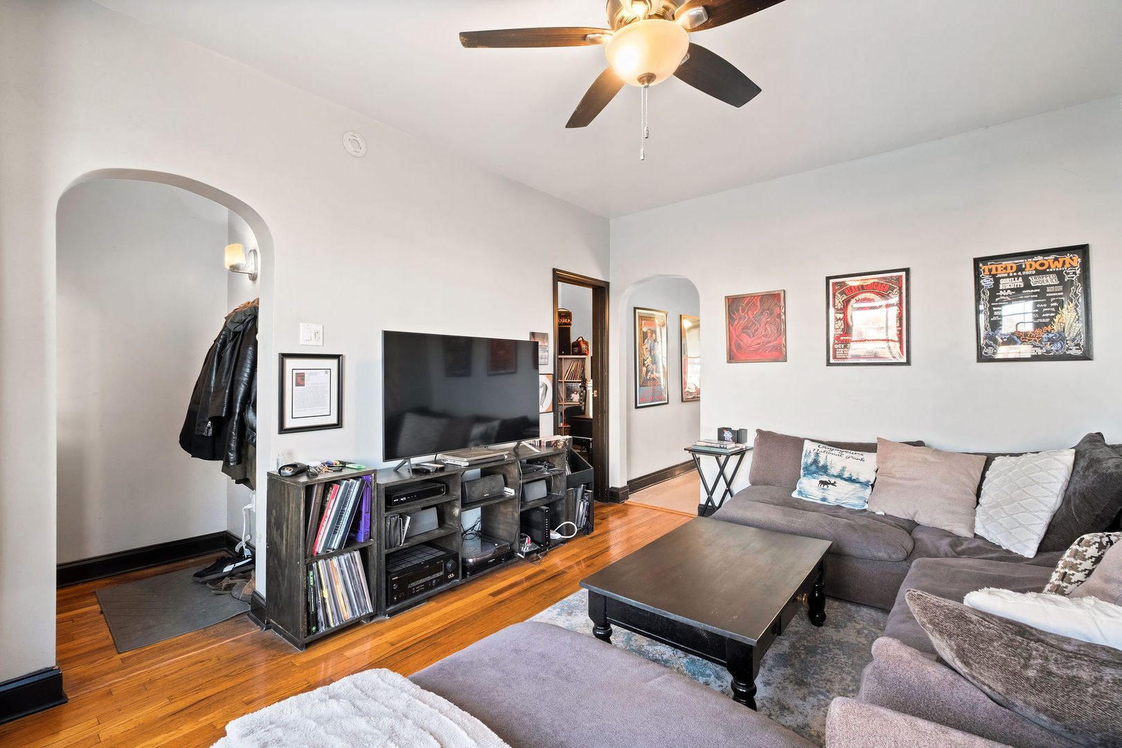 3036 N Kedzie Avenue, Chicago, IL