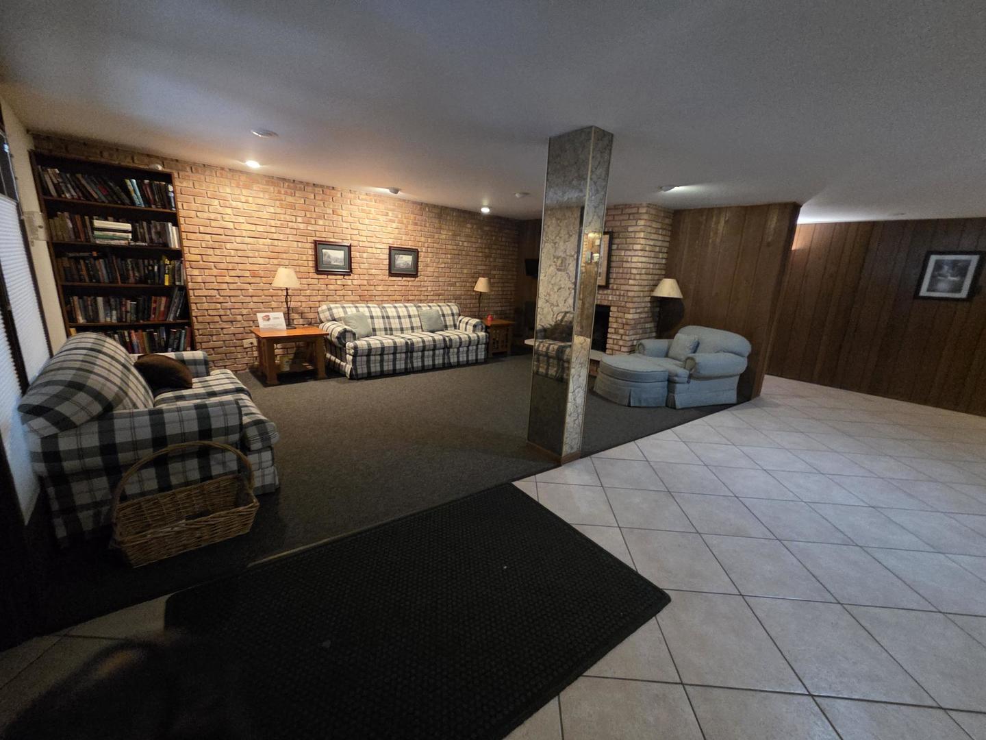 6800 W Raven Street #205, Chicago, IL