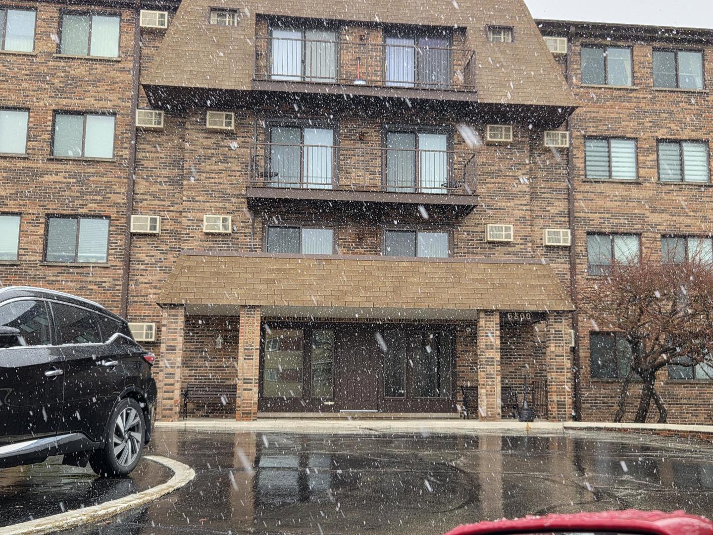 6800 W Raven Street #205, Chicago, IL