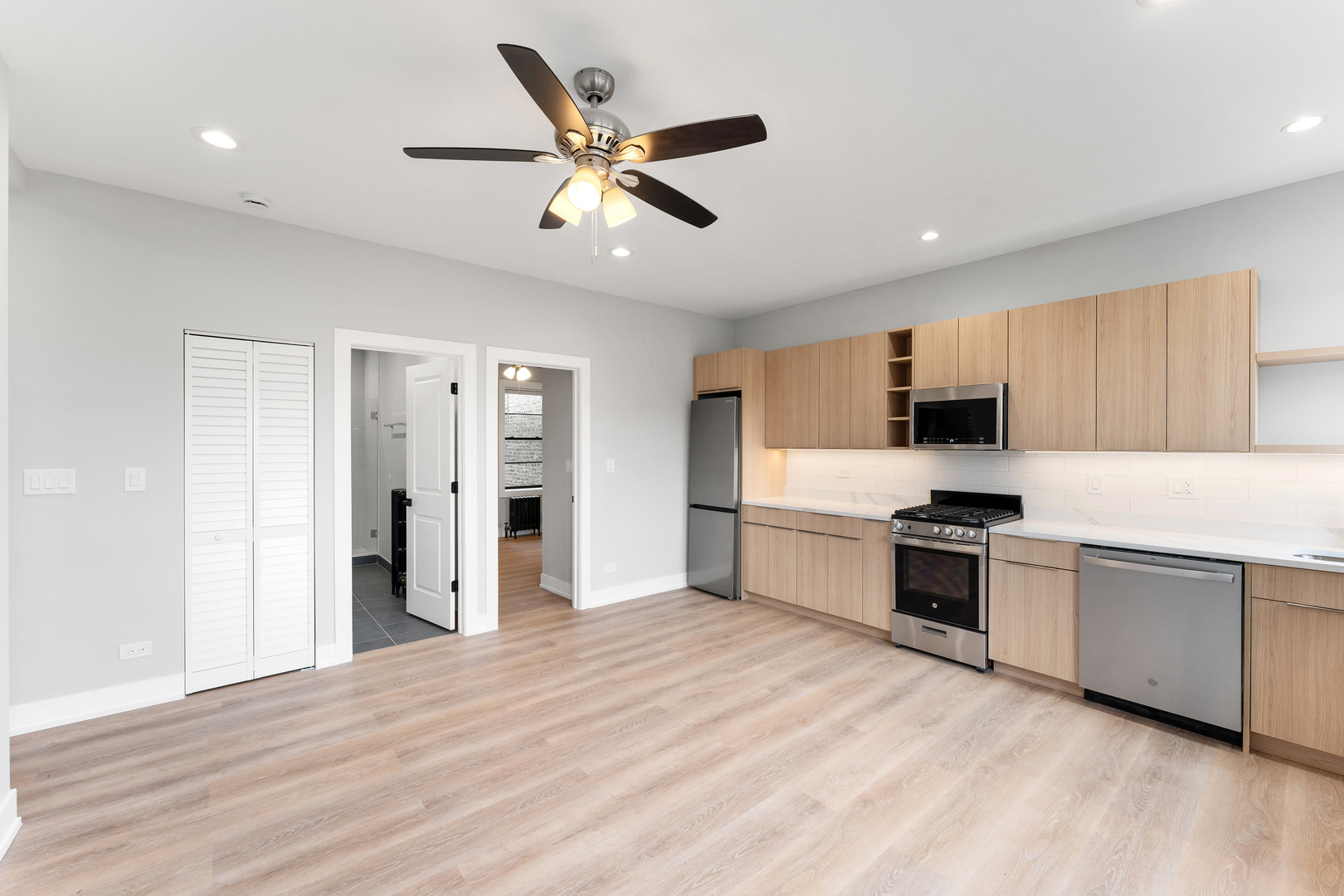 1546 W JONQUIL Terrace #305, Chicago, IL