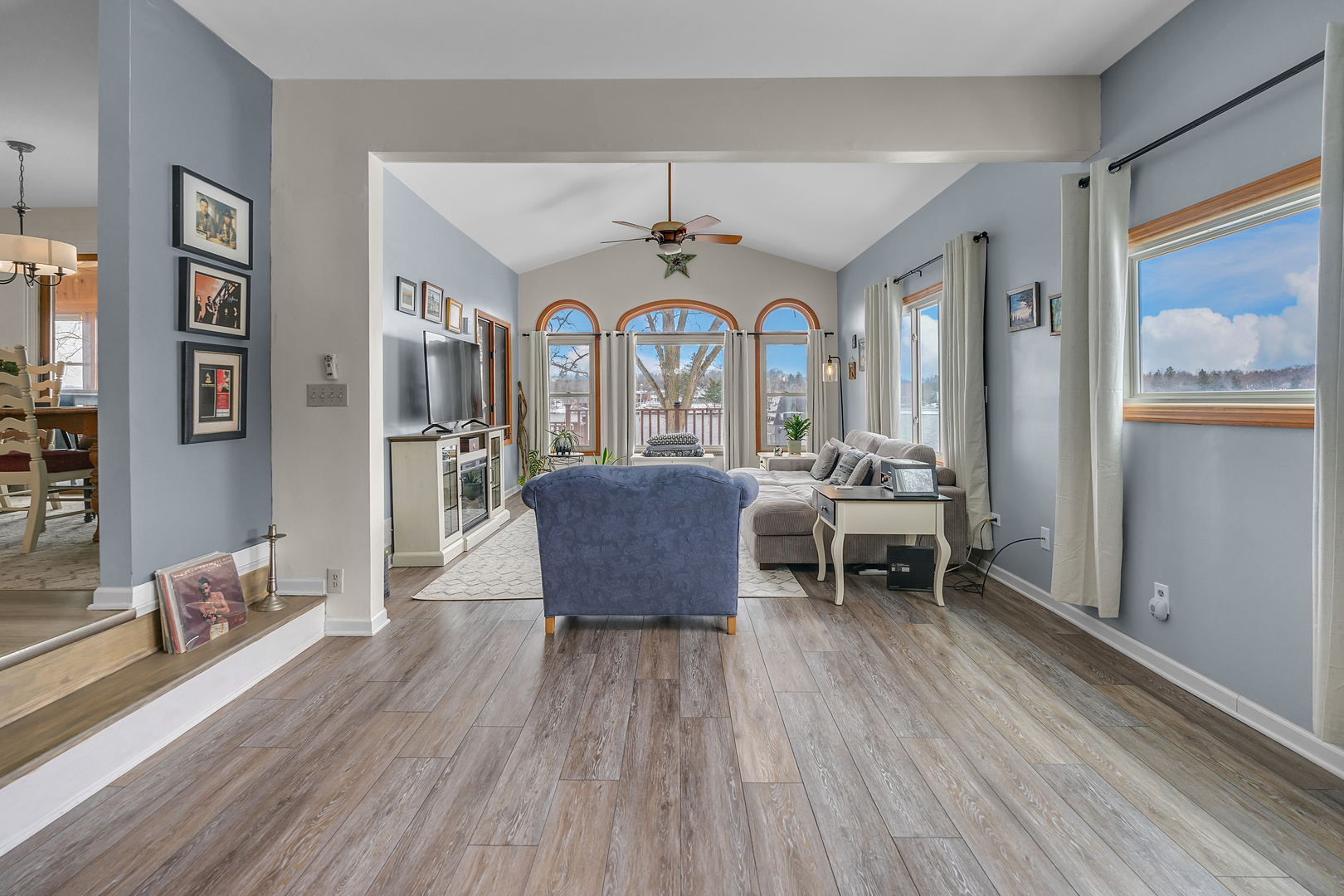 4713 E Lake Shore Drive, Wonder Lake, IL