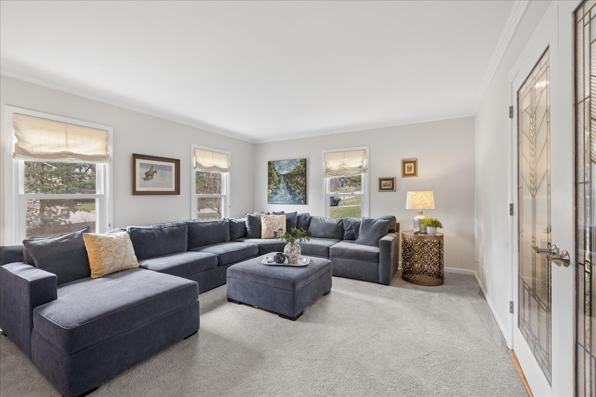 334 E Winchester Road, Libertyville, IL