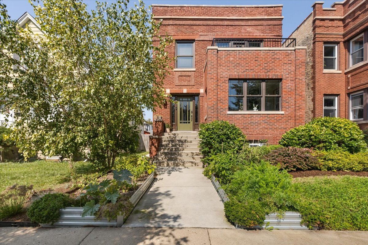 3346 W Cullom Avenue, Chicago, IL