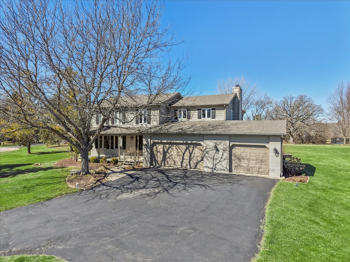 209 Mooregate Trail, Hawthorn Woods, IL