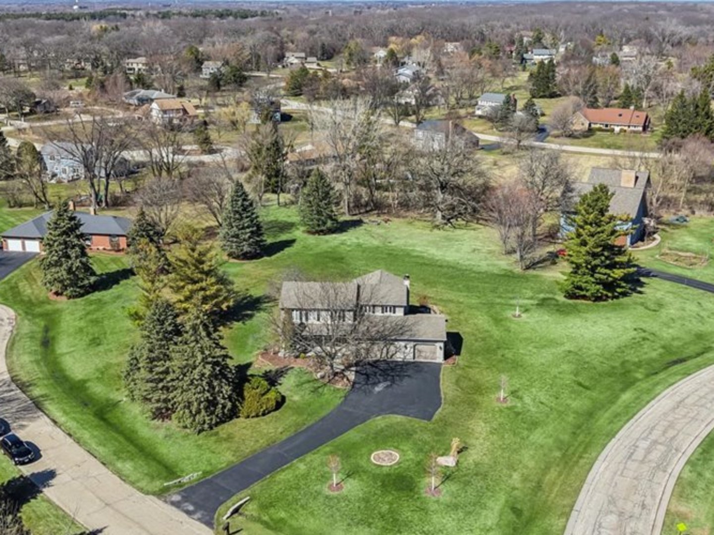 209 Mooregate Trail, Hawthorn Woods, IL