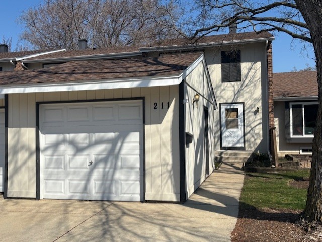 211 Applewood Lane, Bloomingdale, IL