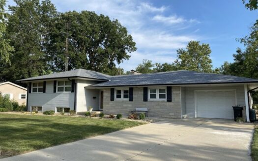 9 Orchard Drive, Charleston, IL