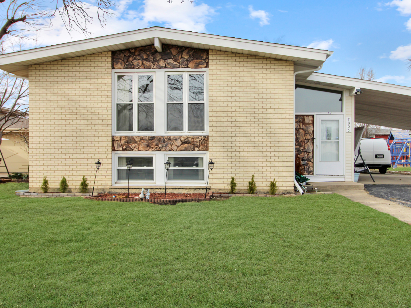 7806 W 80 Place, Bridgeview, IL