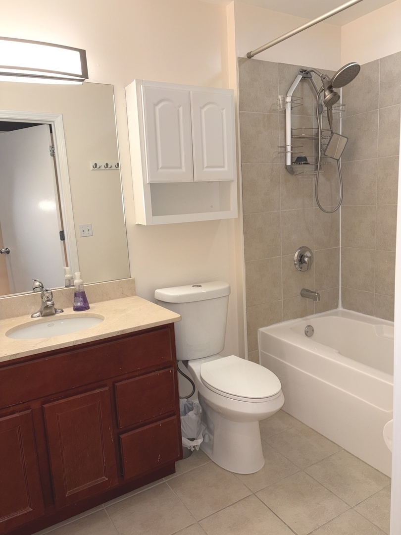 1122 W Catalpa Avenue #614, Chicago, IL