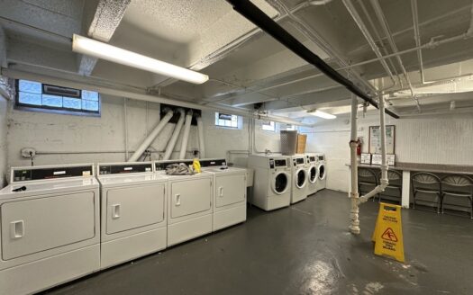 661 W Sheridan Road #206, Chicago, IL